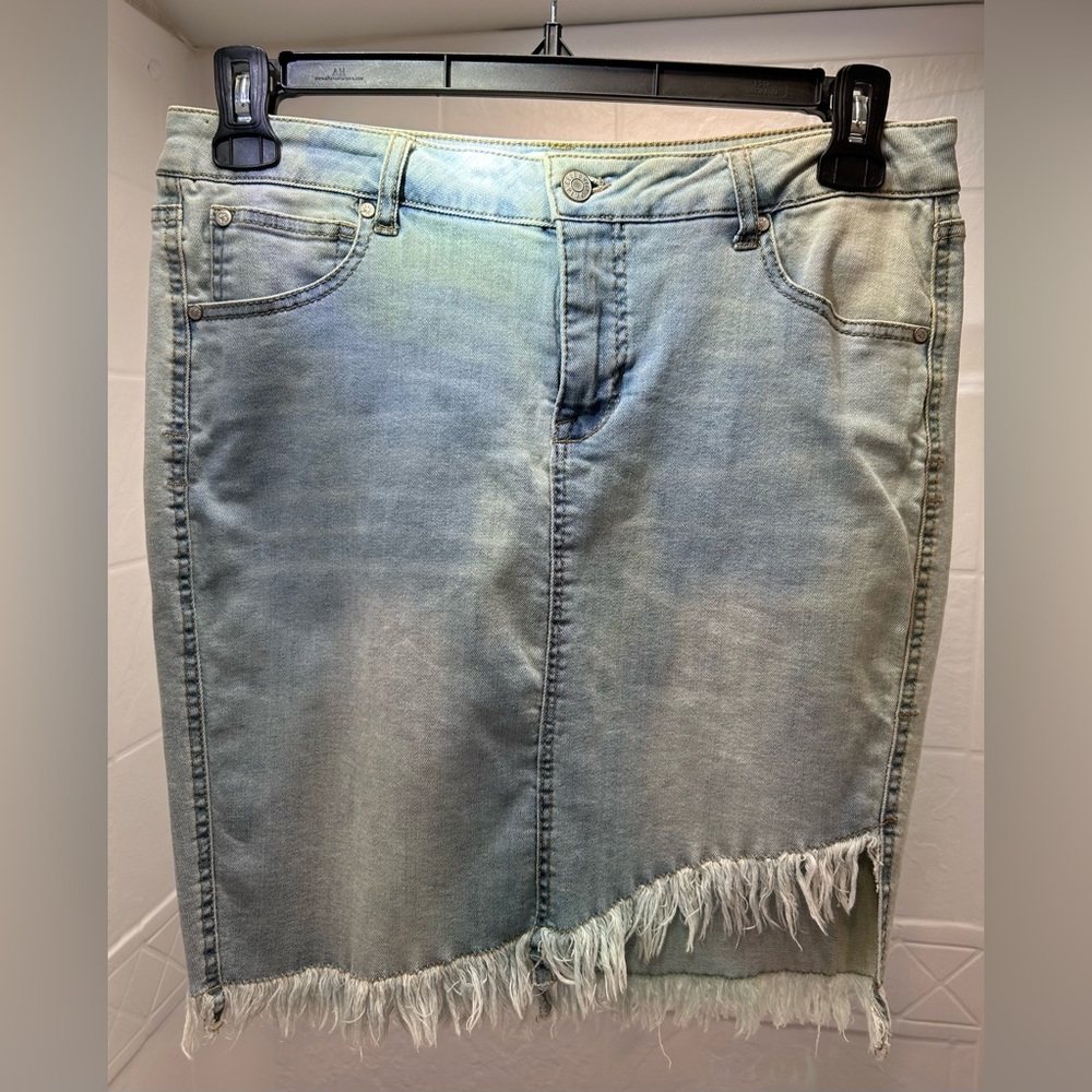 Celebrity Pink Light Blue Frayed Denim Skirt Size 11 Juniors